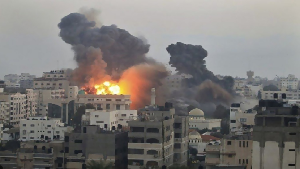 قاذفات إسرائيلية تغير على 9 أهداف في غزة ردا على الطائرات الورقية