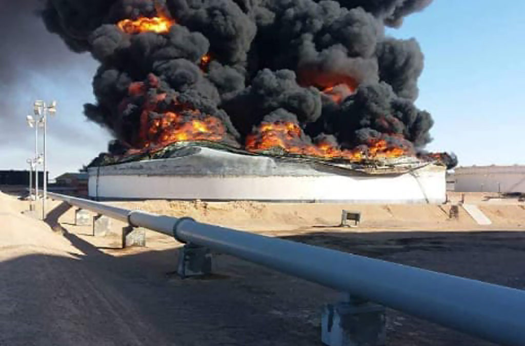 ليبيا.. احتراق مئات الآلاف من براميل النفط في ميناء راس لانوف!