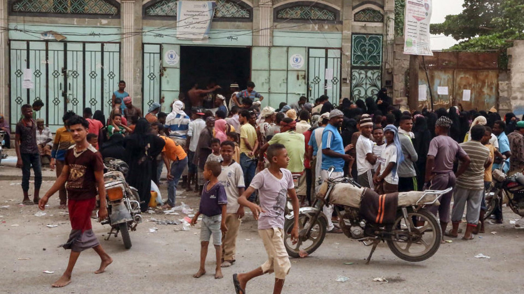 اليمن… عشرات القتلى والجرحى في هجوم على حافلة تقل أطفالاً