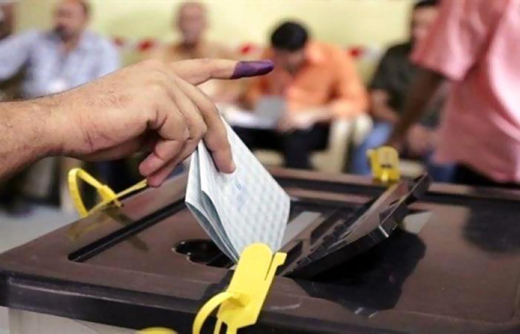 فتح مراكز الاقتراع في الانتخابات التشريعية في باكستان