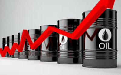أسعار النفط تصعد إلى أعلى مستوى في نحو شهرين