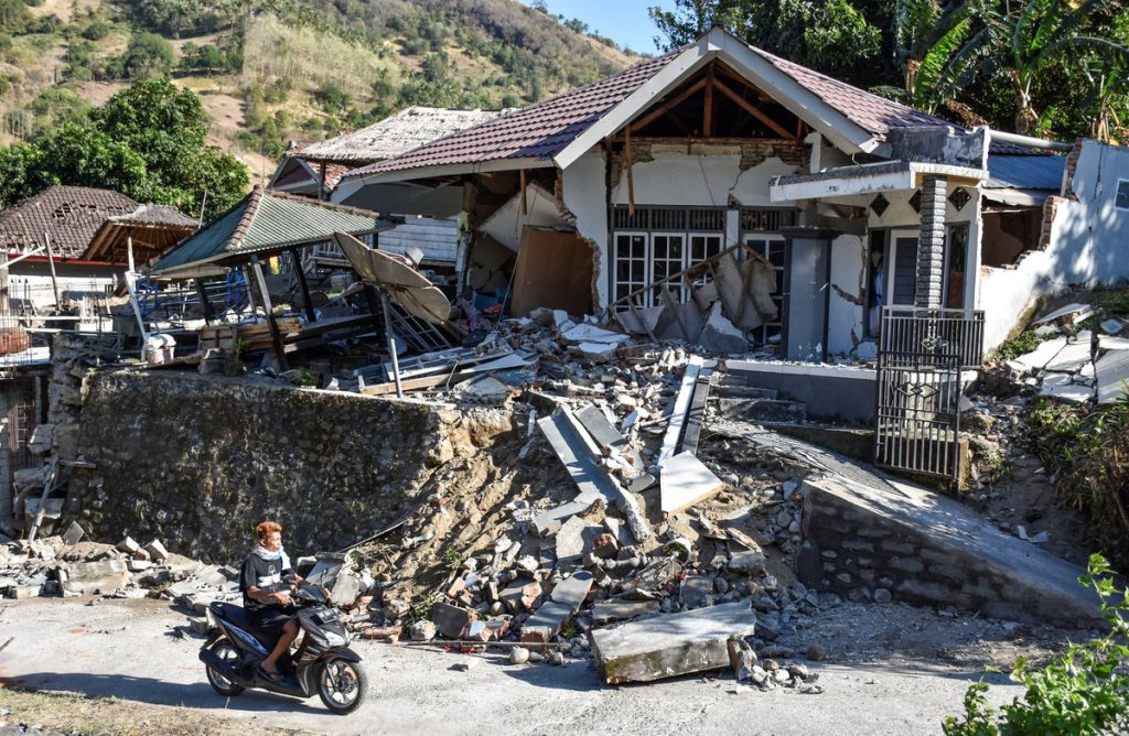 إندونيسيا تعلن ارتفاع عدد قتلى زلزال لومبوك إلى 91