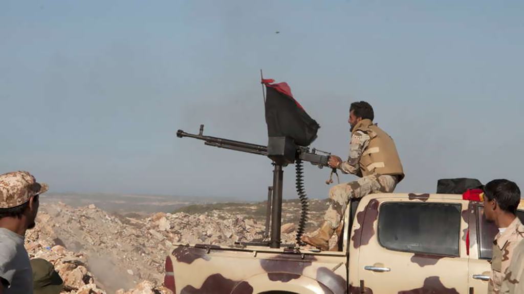 الجيش الليبي يخوض قتالا شرسا مع مسلحين أجانب وسط مدينة درنة