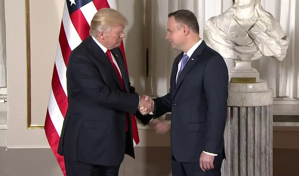ترامب: بولندا مستعدة لدفع ملياري دولار لإقامة قاعدة أميركية على أراضيها