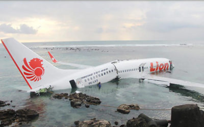 انتشال أشلاء من موقع تحطم الطائرة الإندونيسية