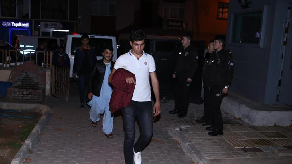الاناضول: القبض على 20 مهاجرا غير نظامي في شاحنة ببورصة في تركيا