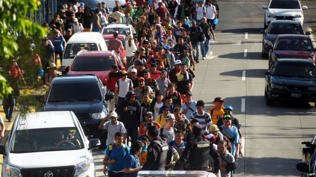 أوّل دفعة من قافلة مهاجرين متجهة إلى أميركا تصل إلى عاصمة المكسيك