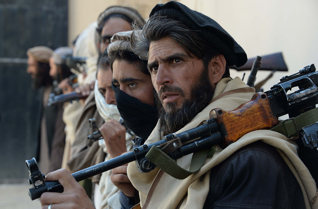 14 قتيلا في أول هجوم تتبناه طالبان منذ إعلان وقف إطلاق النار في أفغانستان