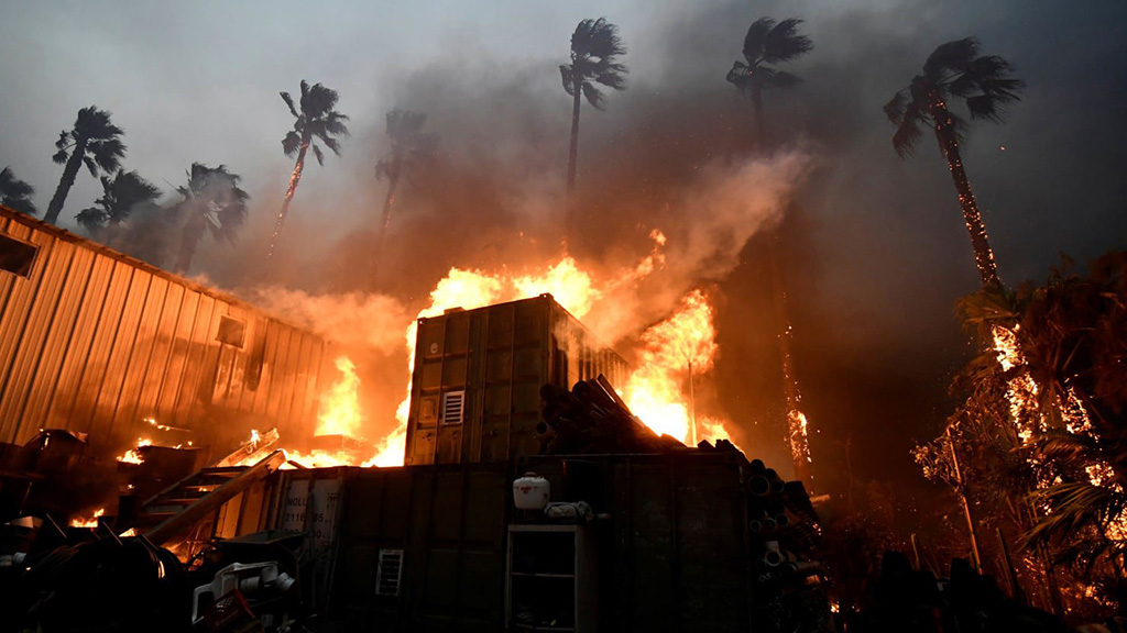 مقتل 42 شخصا في حريق كاليفورنيا الأكثر دموية في تاريخ الولاية