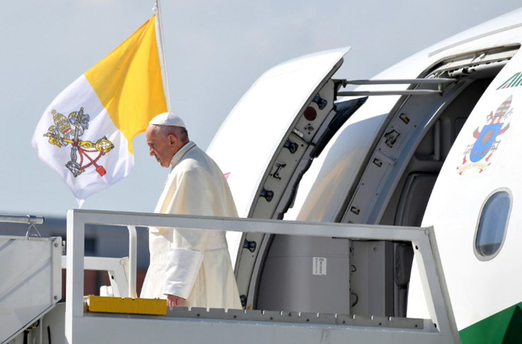 البابا فرانسيس يغادر روما متوجها إلى العراق في زيارة تاريخية
