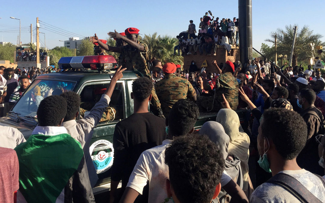 السودان.. محاولة لفض الاعتصام أمام مقر الجيش