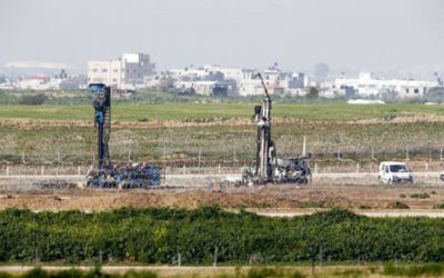 حماس تجبر الاحتلال على بناء جدار على طرفي سكة حديد