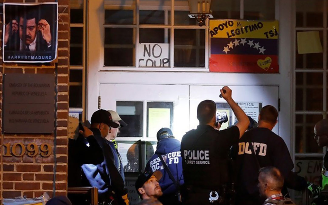 الشرطة الأمريكية تفشل في إخراج المعتصمين من السفارة الفنزويلية