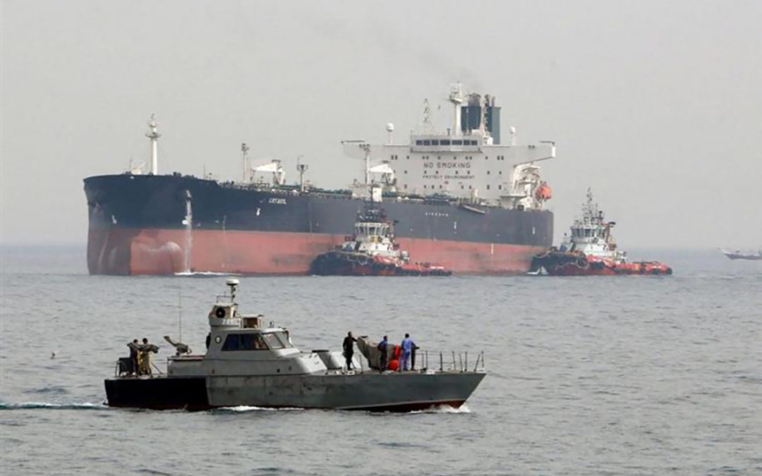 إخلاء الناقلتين في خليج عمان وسلامة أفراد الطاقم