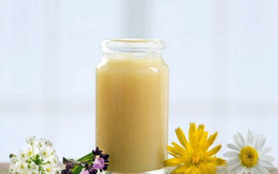 العسل الأبيض: يعزز صحة الجسم وفوائده مضمونة على البشرة والشعر