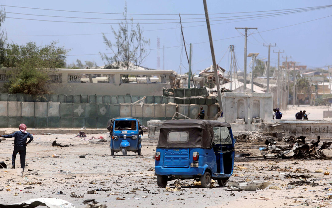 سلسلة تفجيرات تستهدف قاعدة أمريكية وموكبا عسكريا إيطاليا في الصومال‎