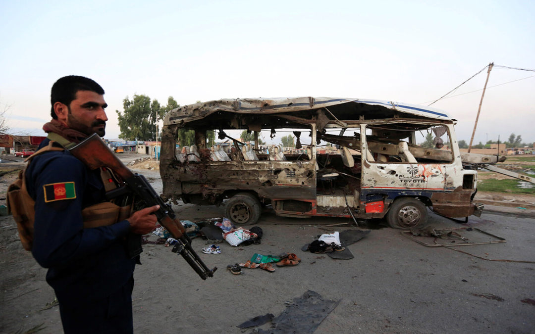 مقتل شرطيين وجرح 20 طفلا في انفجار في أفغانستان