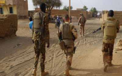 مقتل 25 جنديا و15 جهاديا بمعارك عنيفة في مالي