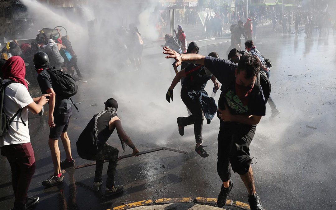 تواصل التظاهرات وأعمال العنف في تشيلي بعد 40 يوما على بدء الحركة الاحتجاجية