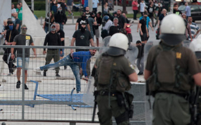 توقيف 28 شخصا بعد أعمال شغب خلال احياء ذكرى الانتفاضة الطلابية في اليونان