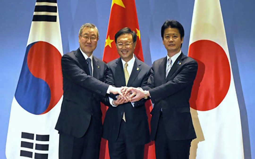 قادة الصين وكوريا الجنوبية واليابان يبحثون التوترات في كوريا الشمالية