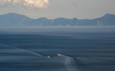 روسيا تفرج عن 24 صيادا يابانيا احتجزوا قرب جزر متنازع عليها