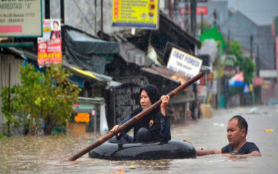 ارتفاع حصيلة ضحايا الفيضانات في أندونيسيا إلى 18 قتيلا