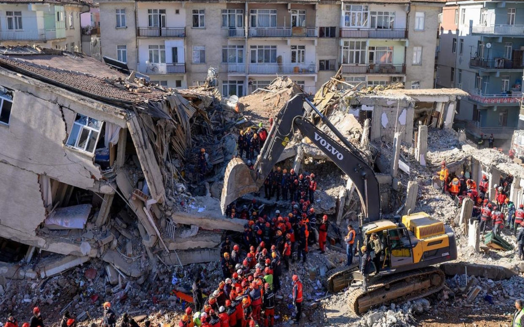 41 قتيلا حصيلة زلزال تركيا