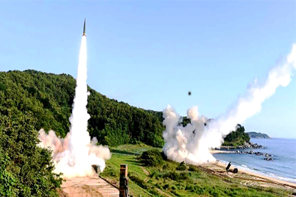 كوريا الشمالية أطلقت صواريخ كروز قصيرة المدى في البحر