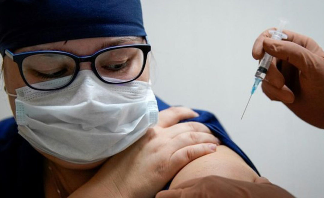 إصابة 5800 شخص بكورونا رغم تطعيمهم ضد الفيروس