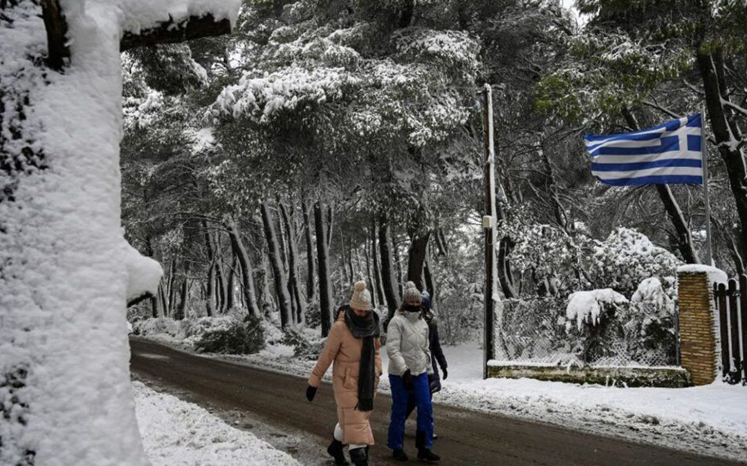 الثلوج تغطي العاصمة اليونانية أثينا