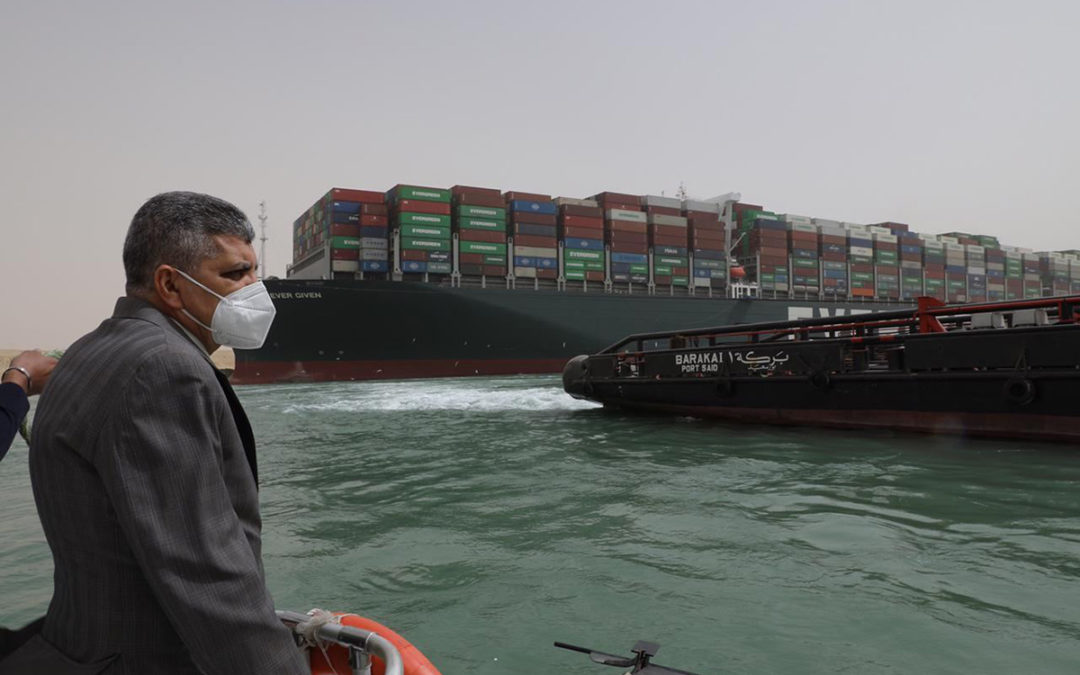 الغارديان: أزمة قناة السويس أحيت جهودا دولية لإيجاد ممر مائي بديل لعبور السفن التجارية