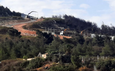 الجيش الإسرائيلي استأنف تركيب أعمدة حديدية للسياج المعدني مقابل بلدة العديسة