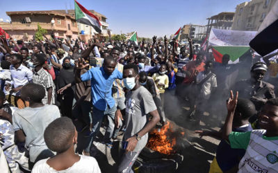 الشرطة السودانية: مقتل شخص وإصابة 30 آخرين خلال تظاهرات مطالبة بالحكم المدني