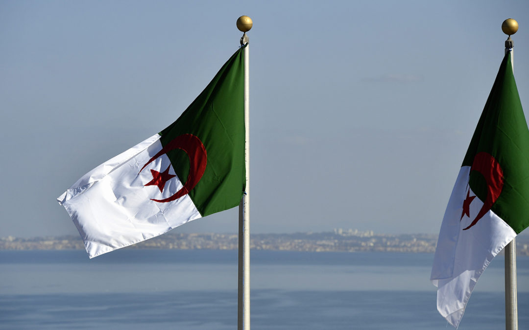 وزير الخارجية الفرنسي يزور الجزائر “لإحياء العلاقة” الفرنسية – الجزائرية