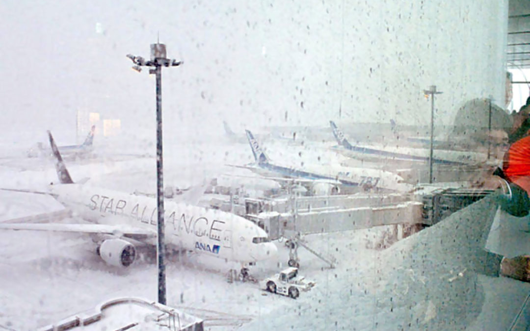 إلغاء أكثر من 60 رحلة جوية محلية في اليابان بسبب الثلوج الكثيفة