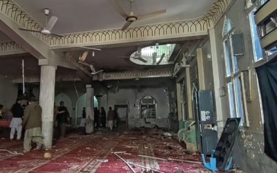 مقتل مصلّين إثر انفجار داخل مسجد في بيشاور في باكستان