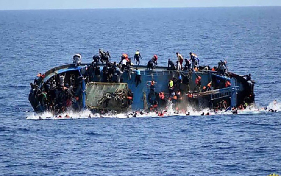 غرق قارب يقلّ 16 مهاجرا قبالة تونس