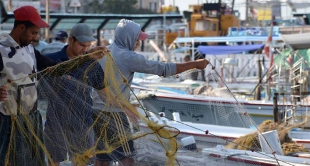 صيادو الاسماك في ساحل لبنان الجنوبي: لمنع استخدام الوسائل غير المشروعة