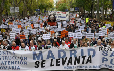 عشرات الآلاف تظاهروا في مدريد للمطالبة بوضع حد لاقتطاعات تطال قطاع الرعاية الصحية
