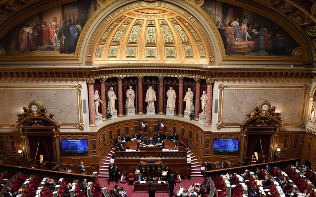 مجلس الشيوخ الفرنسي صادق على نص التسوية لإصلاح نظام التقاعد الذي أثار موجة احتاجاجات
