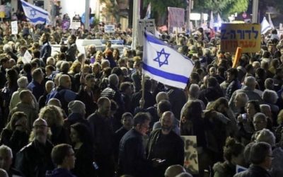 مئات “الاسرائيليين” يتظاهرون في “تل أبيب” و حيفا احتجاجاً على خطاب نتنياهو