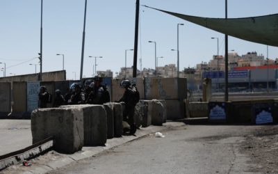 “وفا”: الاحتلال يغلق حاجز قلنديا ويشدد من إجراءاته في محيط القدس