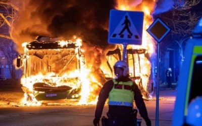 اشتباكات عنيفة في مدينة مالمو السويدية بعد حرق نسخة من القرآن
