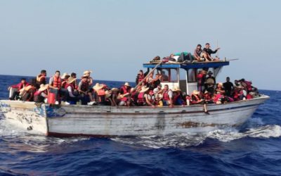 إنقاذ مركب على متنه 54 شخصاً قبالة شواطىء شمال لبنان