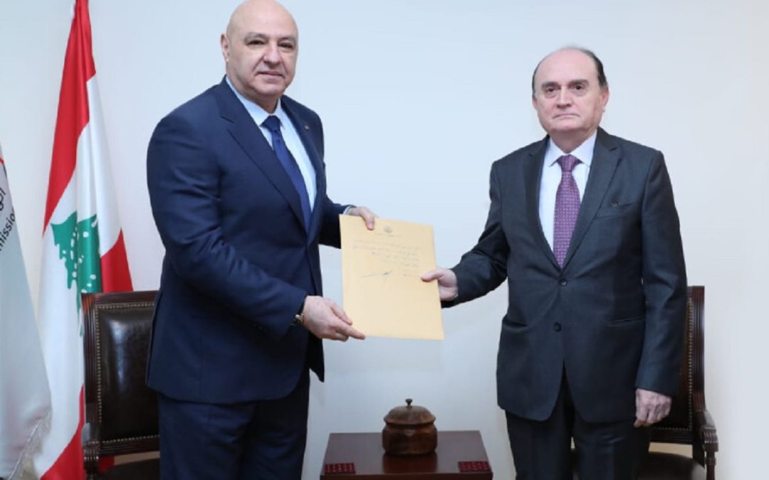 عون قدم تصريح الذمة المالية إلى رئيس الهيئة الوطنية لمكافحة الفساد