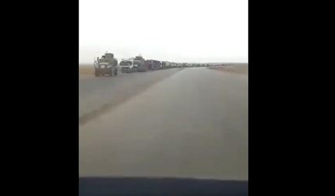 مئات الشاحنات والآليات العسكرية الأميركية غادرت قواعدها من سوريا باتجاه العراق
