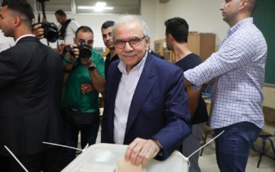 “الجمهورية”: الكتائب تخسر في زحلة والمناصفة تفوز في بيروت… ترقبٌ لبنانيّ لترجمة نتائج اجتماعات الرياض