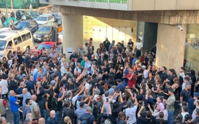 حشود امام مستشفى خوري استعدادا لمرافقة نعش زياد الرحباني الى المحيدثة