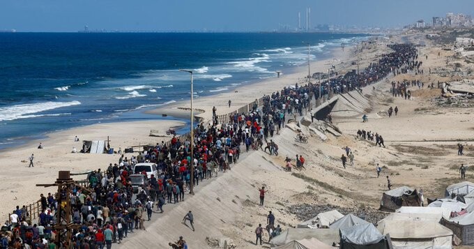 عودة آلاف النازحين إلى مدينة غزة